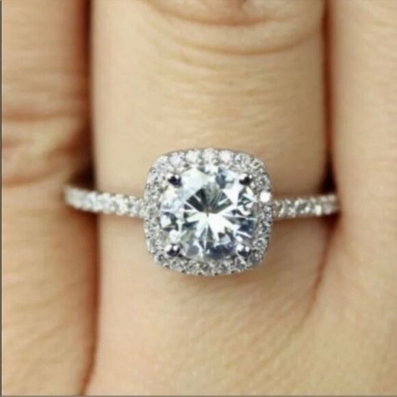 Stunning Crystal Zircon Engagement Party Anniversary Ring size 7 - Picture 2 of 5